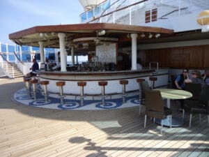 Buitenbar op de Sapphire-Princess