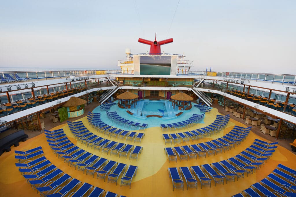Cruiseschip-Carnival Magic-Carnival-Zwembad