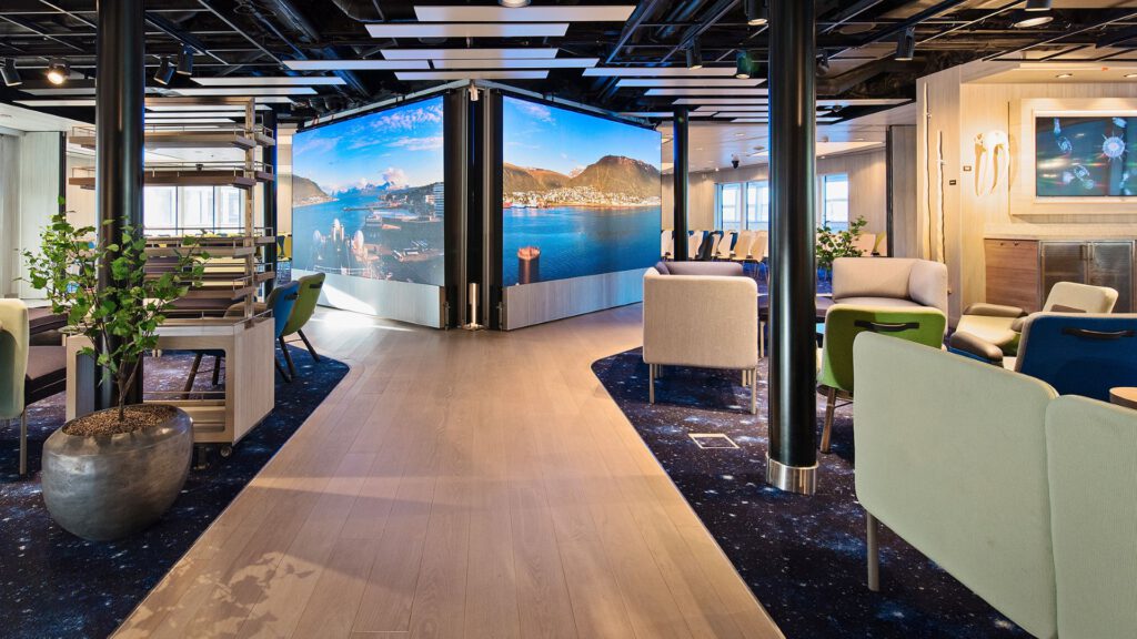 Cruiseschip-Hurtigruten-MS Fridtjof Nansen-schip-Science Center1