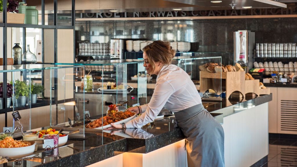 Cruiseschip-Hurtigruten-MS Polarlys-schip-Torget Restaurant