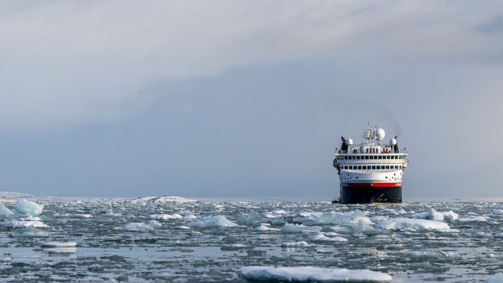 Cruiseschip-Hurtigruten-MS Spitsbergen-schip-Schip Sfeer1