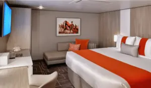 Celebrity Ascent inside stateroom met compacte slaapruimte zonder raam