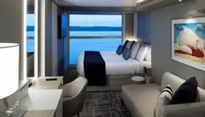 Celebrity Ascent Panoramic Oceanview stateroom met groot panoramisch raam en uitzicht op zee