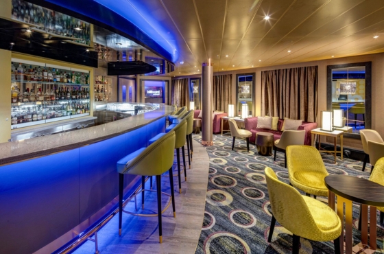 Billboard bar op groepenschip Noordam