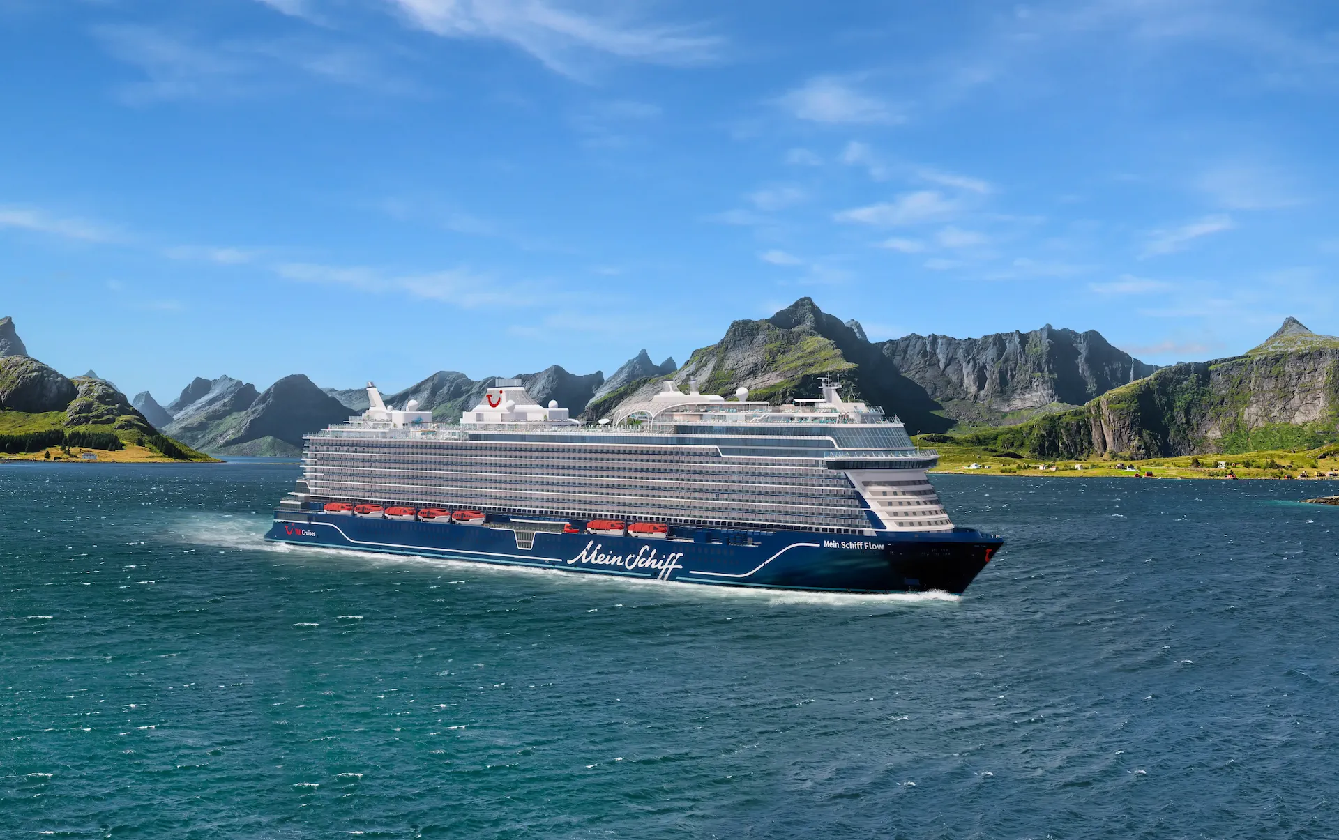 Het cruiseschip Mein Schiff Flow vaart door een fjordachtig landschap met bergen op de achtergrond.