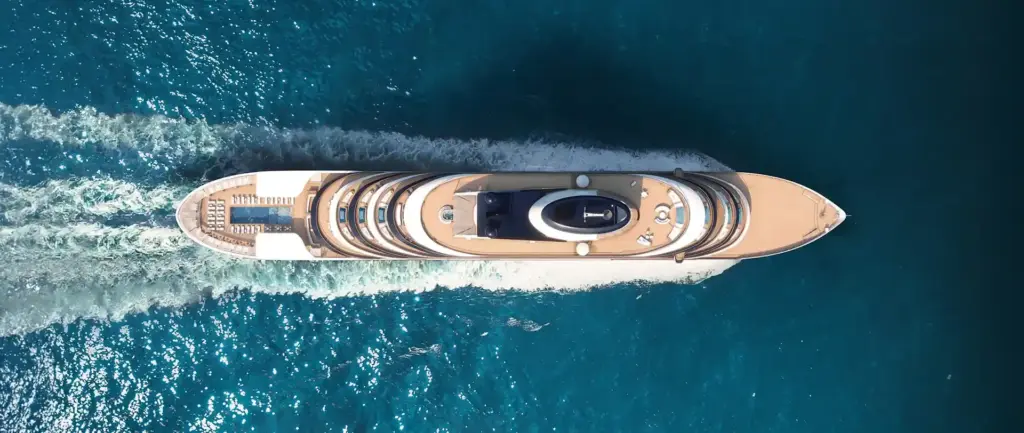 Bovenaanzicht van de Season I van Four Seasons Yacht