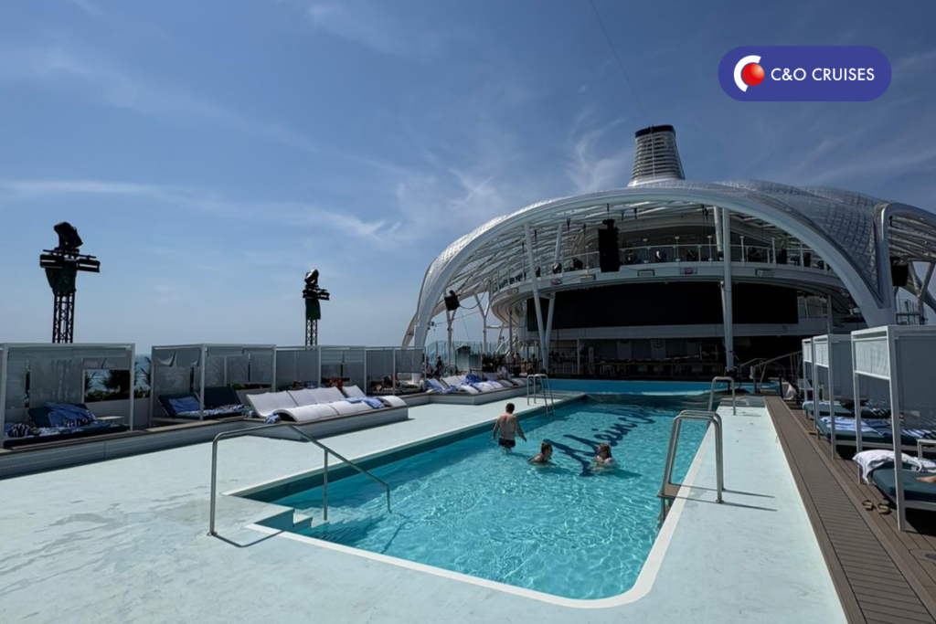 Studiereis Mein Schiff Flow zwembad
